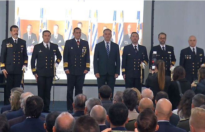 Orsi-con-nuevos-contralmirantes-de-la-armada-nacional