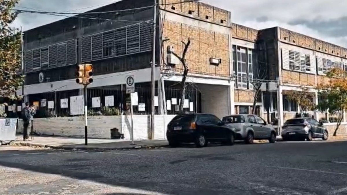 Padre agredió a docente y a madre con niño en brazos; el liceo hizo jornada de reflexión