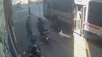 internan en el inisa al adolescente detenido por la mujer que bajo del omnibus e impidio una rapina