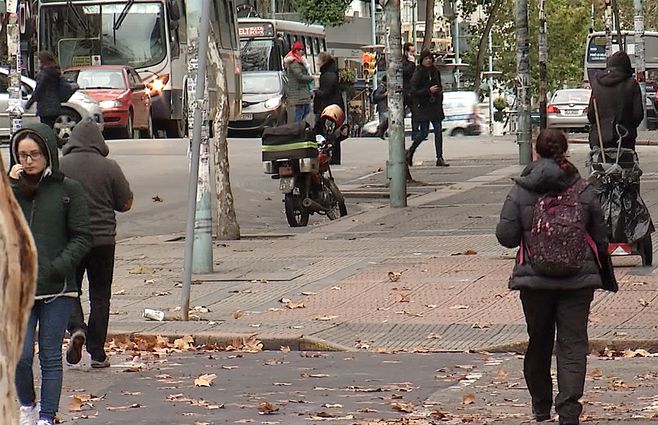 gente-invierno-omnibus-paro-pitcnt-centro.jpg