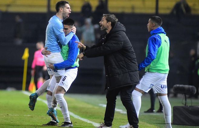 peñarol torque 12 - 6 - 22 dante fernandez (6).jpeg