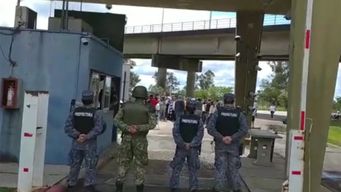 Video y foto de la Armada Nacional, en el puente Paysandú - Colón.