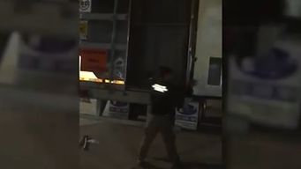 hallan a 103 ninos migrantes, sin compania, encerrados en un camion que iba hacia ee.uu.