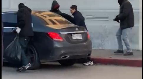 Video muestra a delincuentes de la rapiña del BROU: bolsa negra, armas y uno con cara descubierta