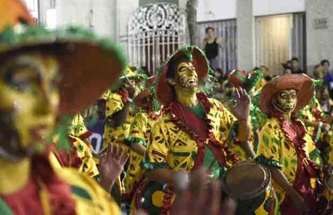 La Intendencia de Montevideo resuelve sobre los desfiles de Llamadas y de Carnaval.