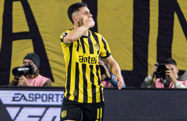 Peñarol Vs. The Strongest. Foto: Foco UY