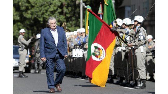 Canciller Almagro viaja a Brasil en momento diplomático clave