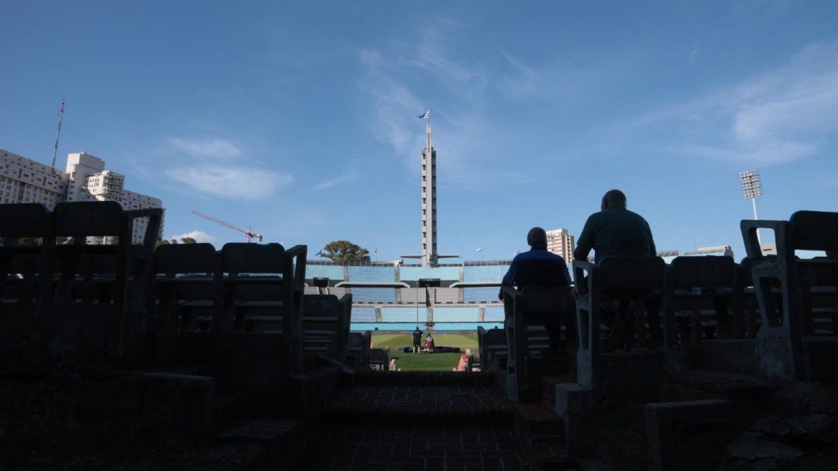 Juegan el primer tiempo Wanderers y Peñarol en el estadio Centenario, por la fecha 13 del Torneo Apertura