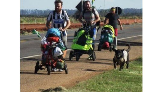 El perro del mundial es uruguayo: su historia recorre el mundo
