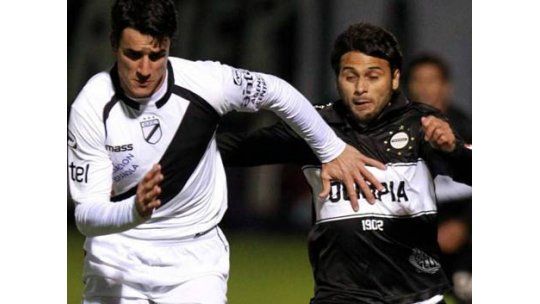 Olimpia le ganó 2-1 a Danubio, que quedó fuera de la Sudamericana