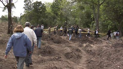 retoman excavaciones en batallon 14 tras restos de desaparecidos