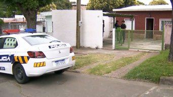 Foto: Subrayado. Policía trabajaba en la escena del homicidio en La Teja.