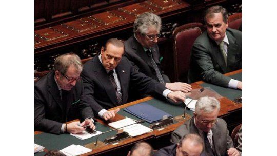 Berlusconi pierde mayoría absoluta en reveladora votación