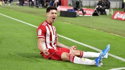 darwin nunez convirtio ante rayo vallecano y llego a 15 goles en la temporada espanola con almeria