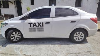 robo un taxi en maldonado, huyo, dano barrera de peaje y termino en una cuneta en la floresta