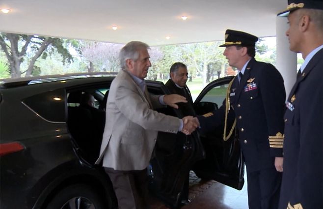 tabaré-vázquez-viaje-militares-base-aérea