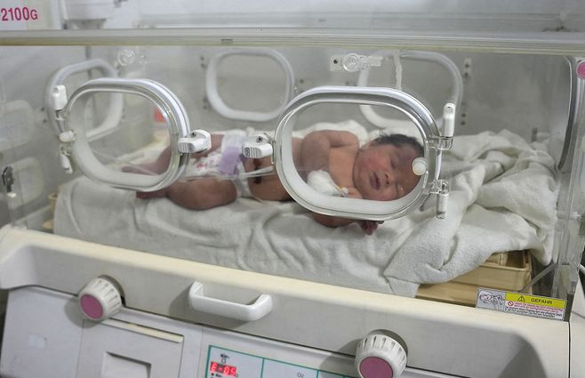 bebe-parto-siria-escombros-afp.jpg