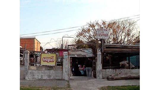 Realojan a un familia de La Teja por altos niveles de plomo