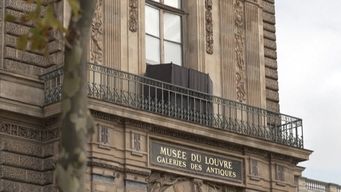 el louvre cierra una galeria al publico debido a una fragilidad en el edificio