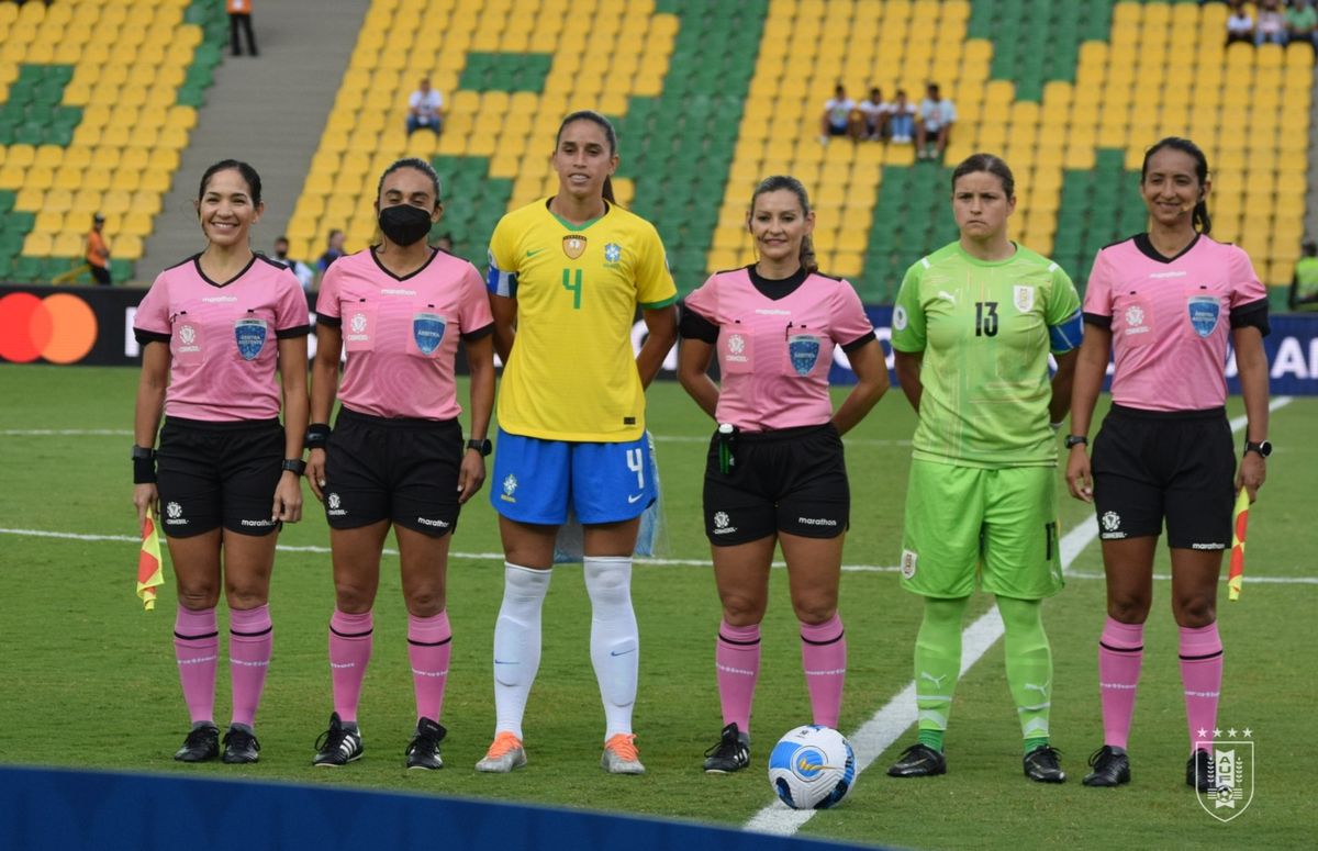 Fútbol femenino: Uruguay cerró la Copa América con goleada frente a Perú -  EL PAÍS Uruguay