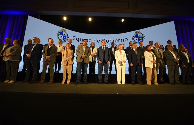 FOCOUY-ministros-yamandu-orsi-presentacion-gabinete.jpg