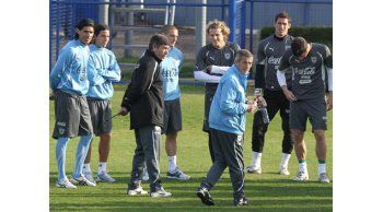 Cavani y Suárez en duda; Tabárez define el equipo este jueves