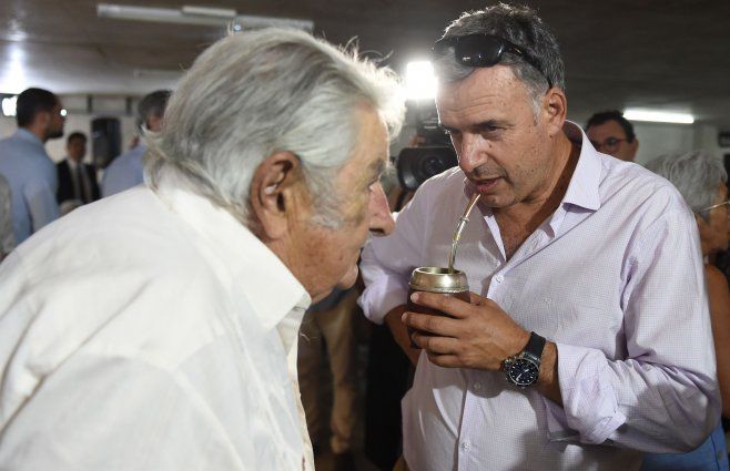 Foto: FocoUy. José Mujica y Yamandú Orsi.