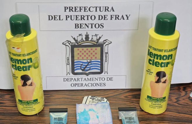 Los potes de crema con cocaína incautados. Foto: Prefectura de Fray Bentos