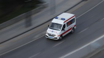 un aborto a las puertas de un hospital provoca criticas contra normas anticovid en china