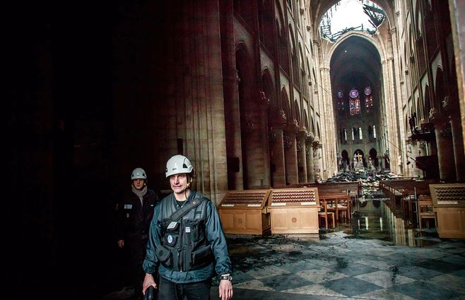 notre-dame-bomberos-destruccion-AFP.jpg