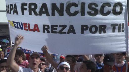 el papa llego a panama en visita marcada por la crisis en venezuela