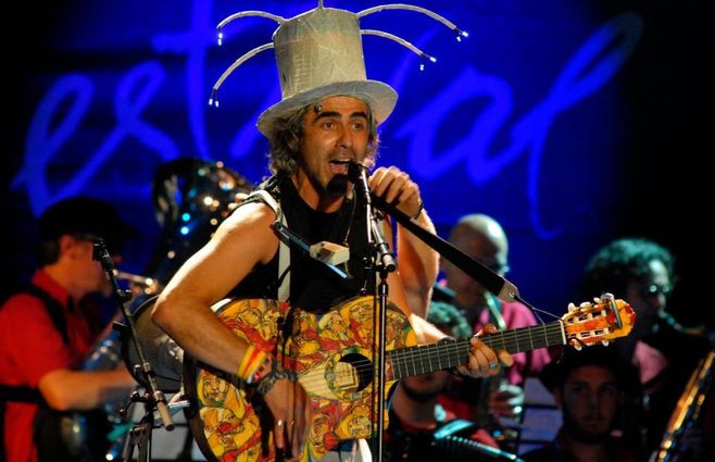 Claudio Taddei con su guitarra española. 