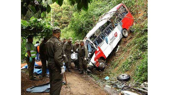 Un ómnibus cayó por un precipicio en Chile y murieron 16 personas