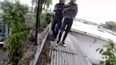video: los allanaron, quisieron escapar por los techos pero fueron detenidos y enviados a prision video: los allanaron, quisieron escapar por los techos pero fueron detenidos y enviados a prision