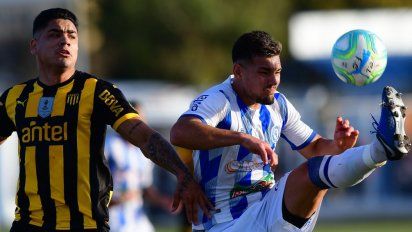 penarol pierde en la ultima fecha de apertura;  fenix se consagro vicecampeon