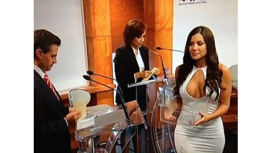 Escote de conejita Playboy ganó el debate presidencial en México