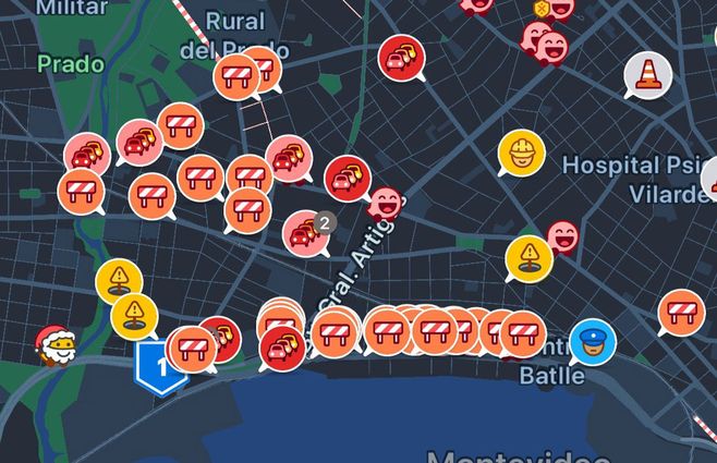 Imagen de Waze muestra las vías con tránsito enlentecido.