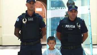 policias de paysandu se reencontraron con nino que salvaron al resultar electrocutado: verlo asi hoy te emociona