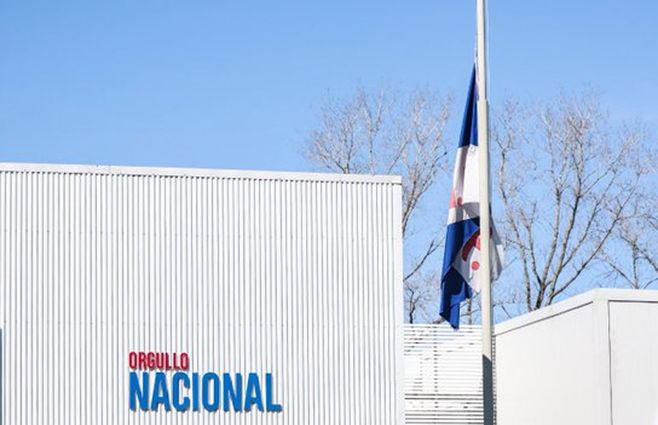 Nacional-foto-oficial-bandera-media-asta-Juan-Izquierdo.jpg