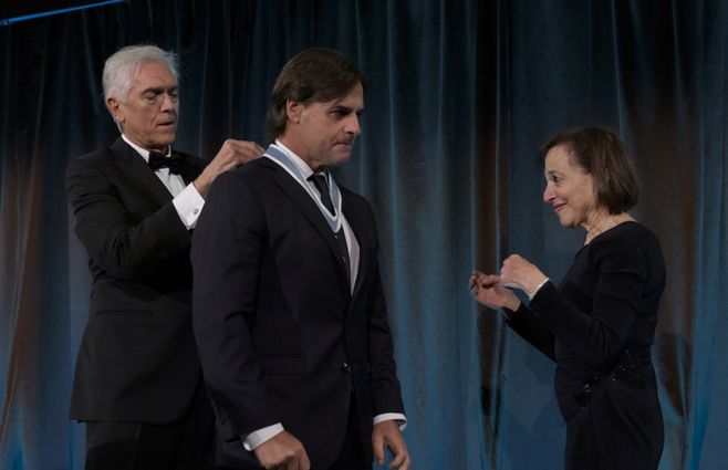 Lacalle Pou recibe la Insignia de Oro de la Americas Society. Foto: Paula Abreu.