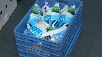 trabajadores suspenden medidas hasta el lunes y aseguran que habra leche fresca