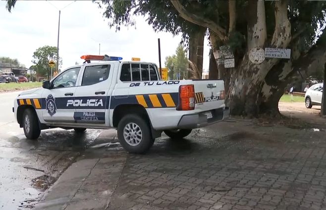 policia-arbol-punta-de-rieles-rama-joven-grave