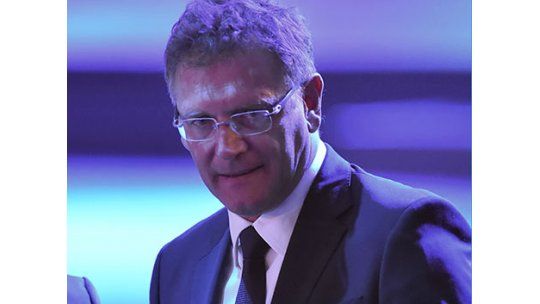 Jerarca de FIFA sugiere tratamiento psicológico para Suárez