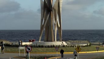 inauguraron obra de pablo atchugarry traida desde italia en manantiales; participo lacalle pou