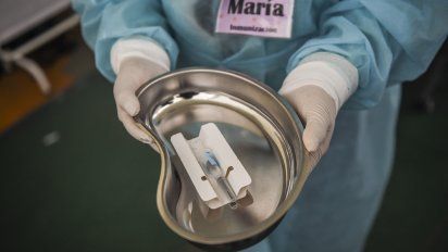 grupo chino sinopharm: vacuna contra el covid-19 es eficaz en un 79%