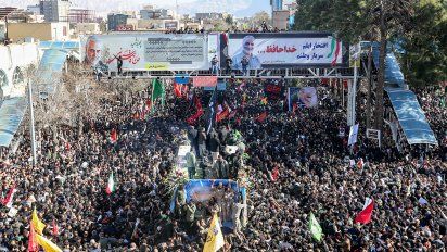 mas de 30 muertos en estampida durante funeral de soleimani en iran
