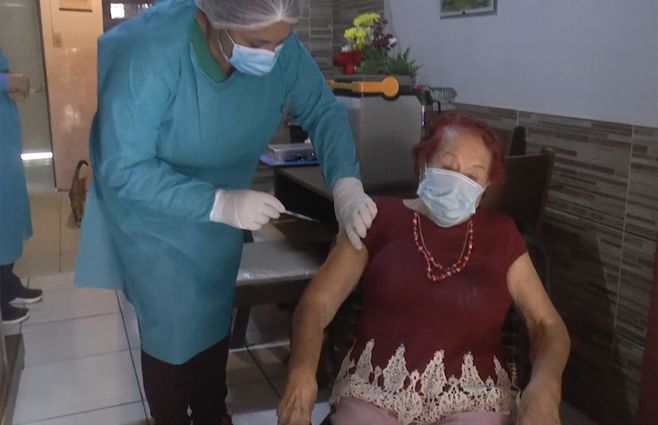 Anciana-106-años-Artigas-vacunada.jpg