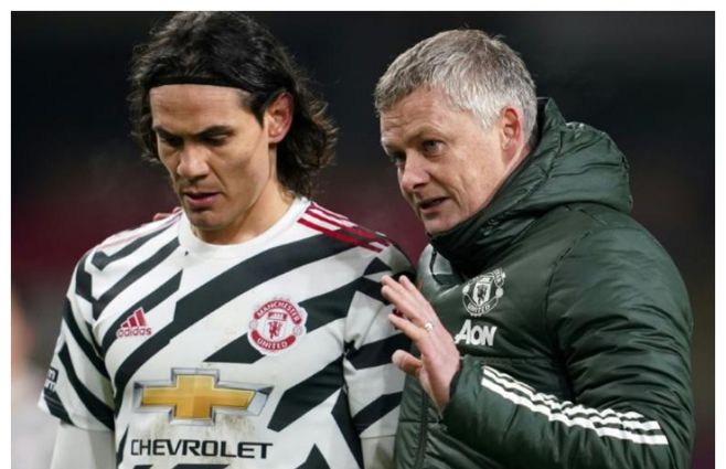 Cavani y el técnico. No siempre es titular pero ha sido definitivo en la cancha y fuera de ella
