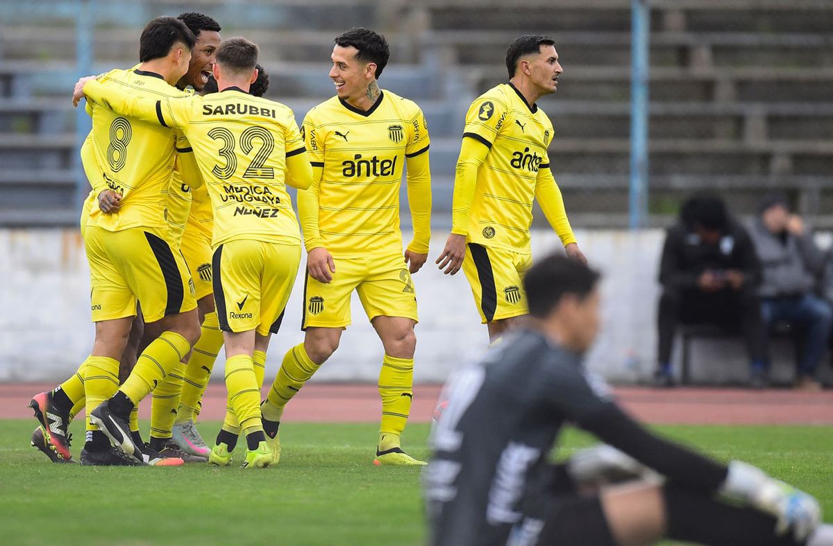 Con gol de Abel Hernández, Peñarol derrotó a Cerro en el Tróccoli por la cuarta fecha del Torneo Intermedio