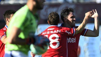 nacional gano 3 - 0 contra fenix y lidera el clausura